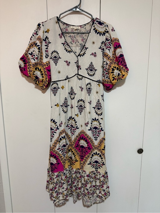 fig and flower Dresses & Skirts - Fig & Flower Puff Shoulder Midi Dress size large